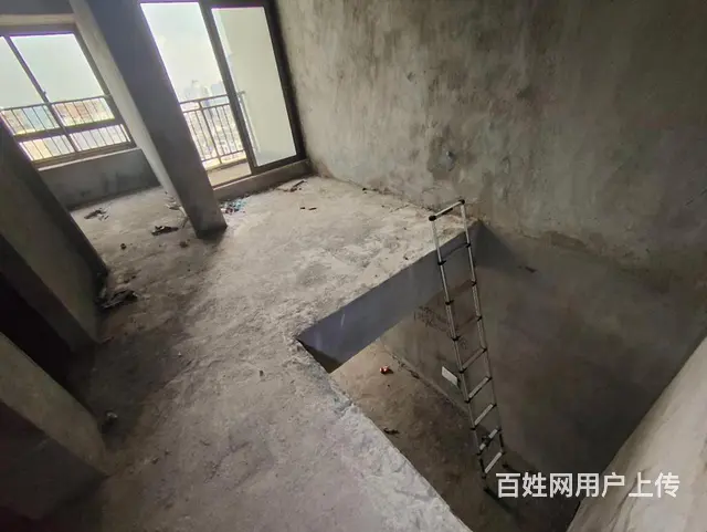 沿江路北门老一中 环湖湾电梯复式楼 毛坯四房自定义装修满两年 - 图片 1