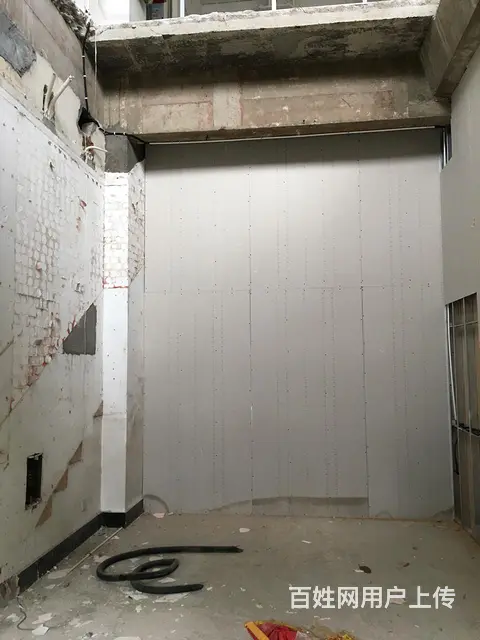 临街商铺出租便宜空间大 - 图片 2