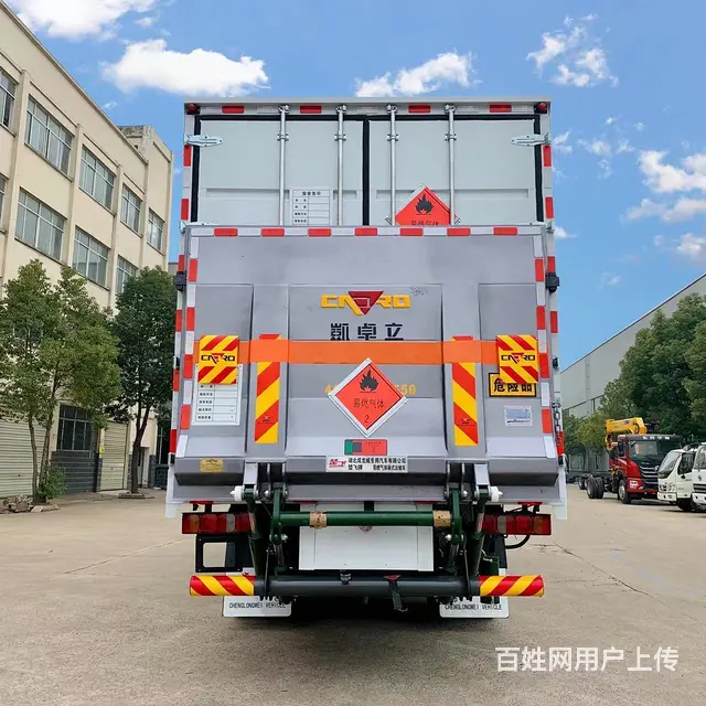 8.6米汕德卡小三轴8类腐蚀品厢式货车包营运证价格 - 图片 5