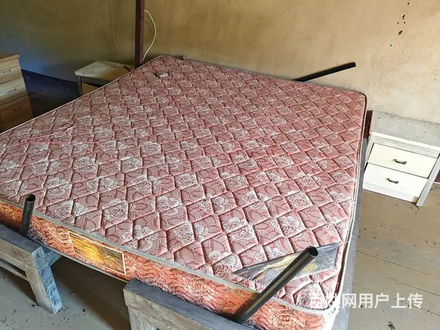 床垫，冰箱，餐桌/椅，沙发 - 图片 1