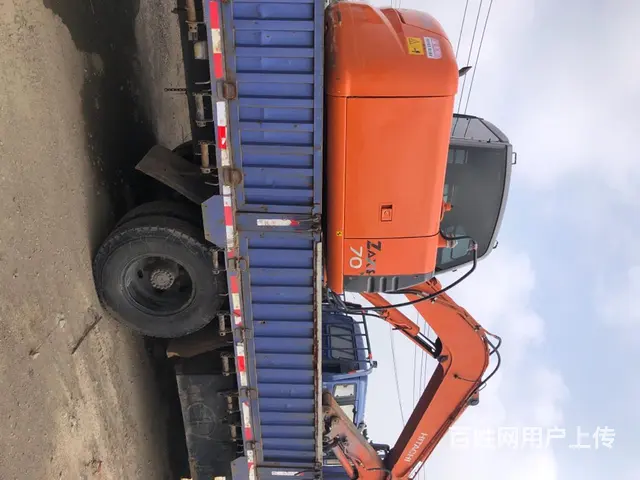 出售日立60小钩机 和6米8板车 - 图片 1