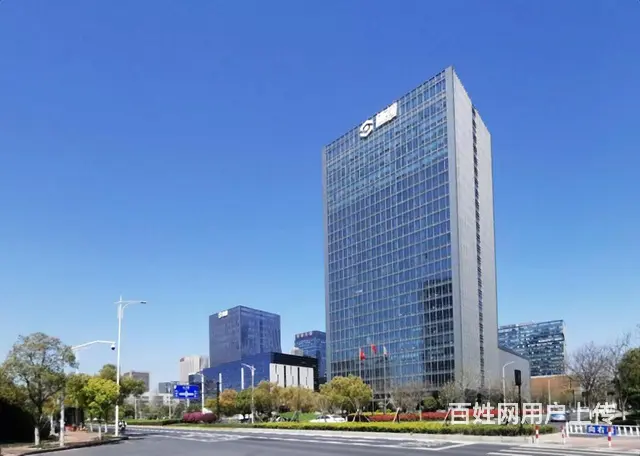 实拍半层豪华装修，地铁400米，品质大楼，接待办公无忧 - 图片 1