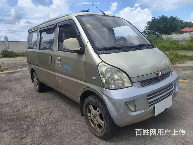五菱荣光面包车7座 - 图片 2