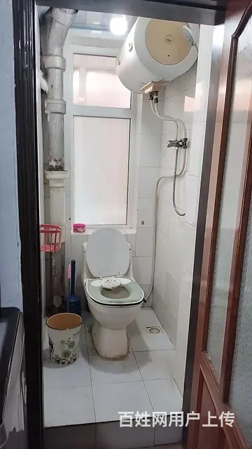 出租两室一厅，步行街潮汇楼上。屋里干净， - 图片 7