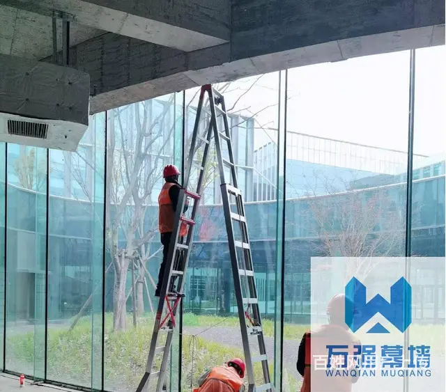 四川万强：成都玻璃幕墙拆除安装更换的专业流程呈现 - 图片 2