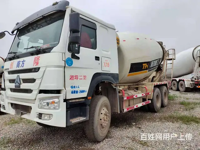 二手豪沃搅拌车 大14方搅拌车 340马力 后八轮 - 图片 1