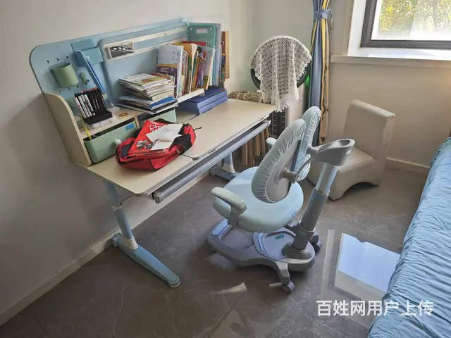 黑白调多功能儿童学习桌 - 图片