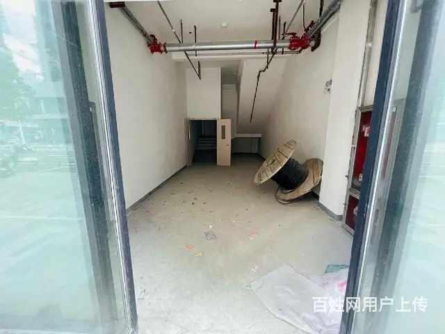 挑高六米，小区主门口五折出售 原价3.3万现价1.5万每平 - 图片 2