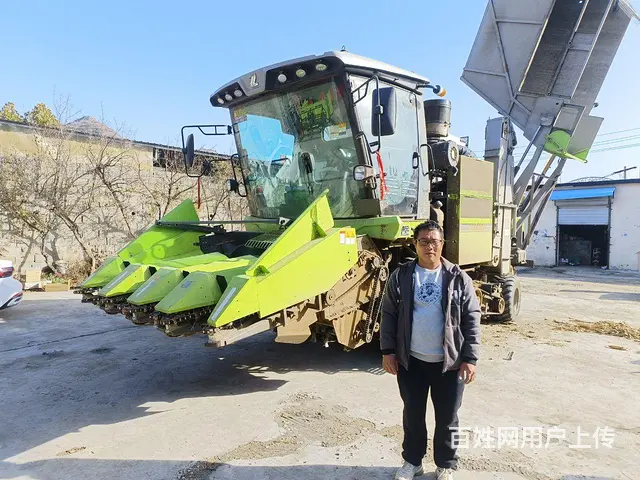 玉米收割机 - 图片