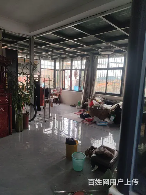 独立天台！独立楼梯，大客厅带两房！足面积！ - 图片 1