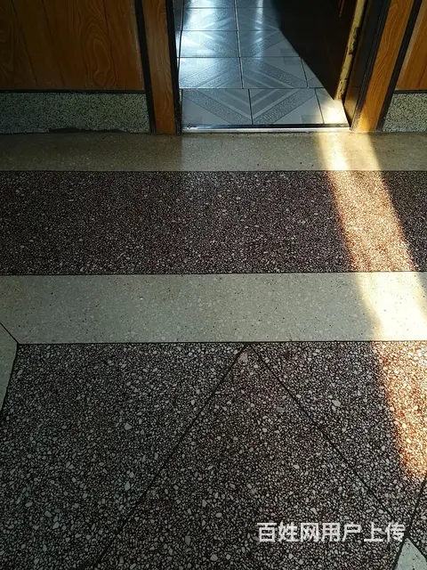 出租出售鹰城广场旁，单位房两室一厅，*** - 图片 2