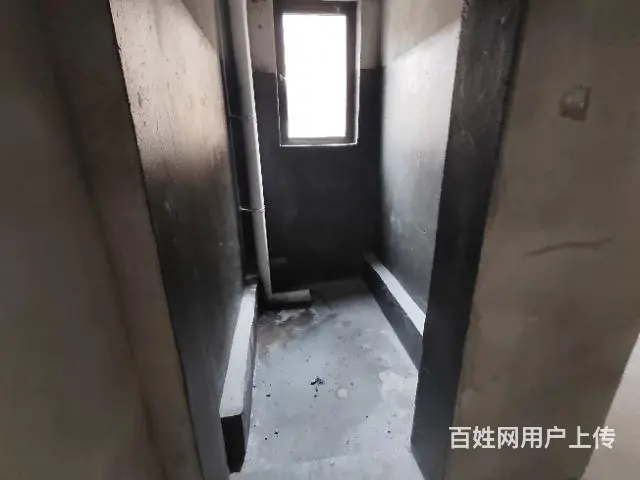 毛坯房三房两厅双卫，带130平米平台 - 图片 3