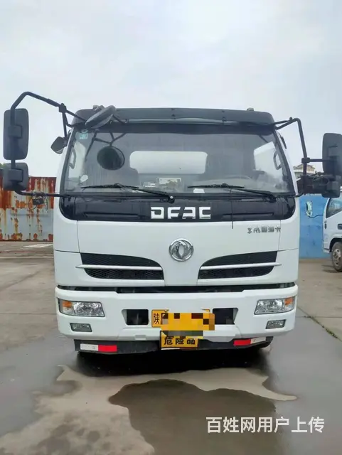 国五东风多利卡满载8吨油罐车 - 图片 1