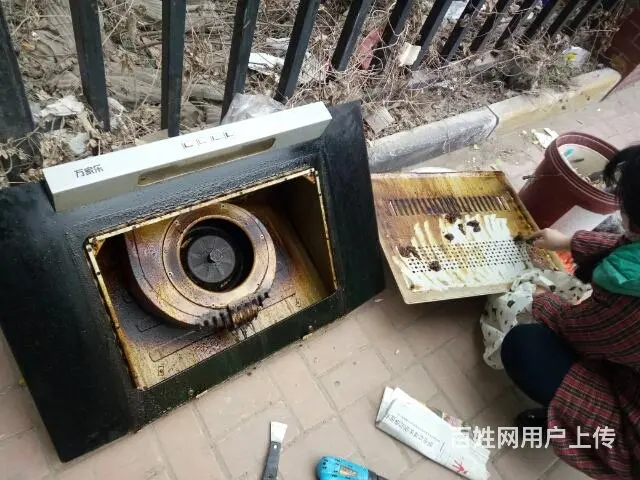 开封市清洗油烟机 换窗纱 修门窗换滑轮 - 图片 2