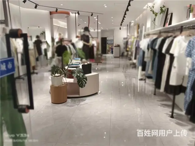 【同城搜铺网免费找店】塞维利亚步行街205平服装店转让 - 图片 5