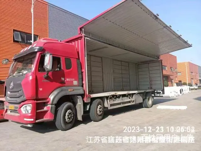 重汽9.6厢货飞翼货车 国5 - 图片