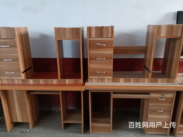 新城办公桌，办公家具一批便宜出 - 图片 1