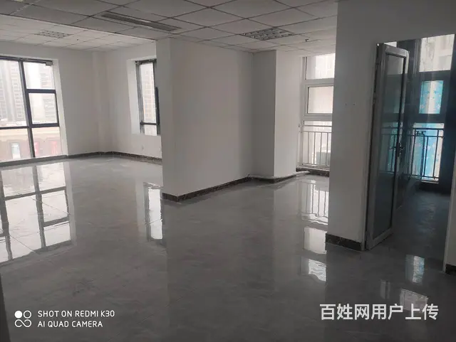 高铁时代广场100平环球港对面纯办公 - 图片 1
