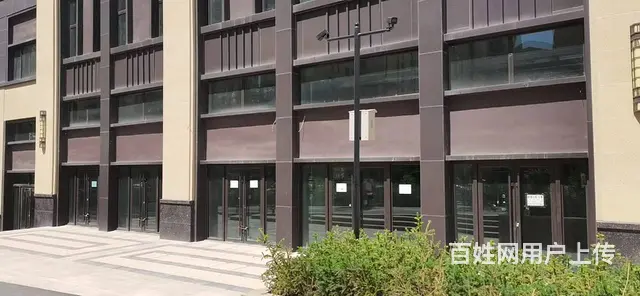 7695(七P）个人城北区中海河山郡三期东门临街商铺出租 - 图片 1