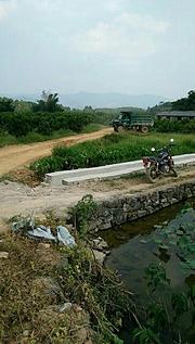 四驱河池车