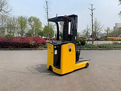 仓储堆高专用二手电动叉车 小松1.5吨二手叉车个人转让