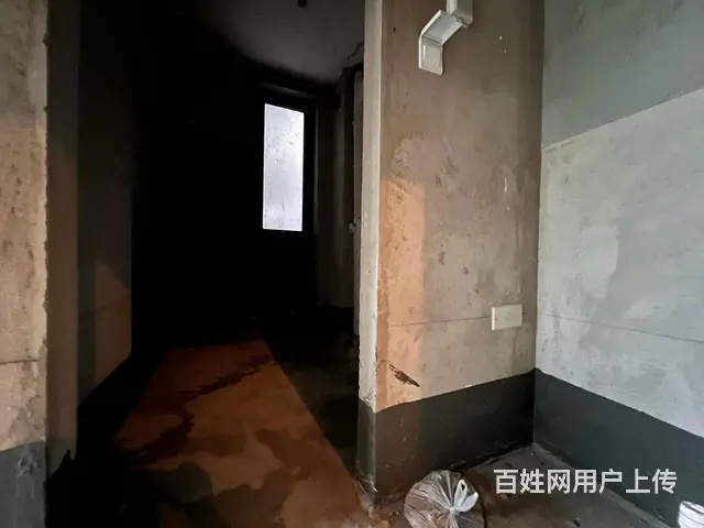 79号院 一层带南院60平 毛坯三室两卫 有证能贷 诚心出售 - 图片 5