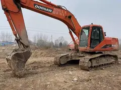 11年斗山225～7挖掘机车况好，五十铃发动机，