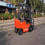 二手叉车 合力1.5吨电动叉车 电瓶可以用5个小时