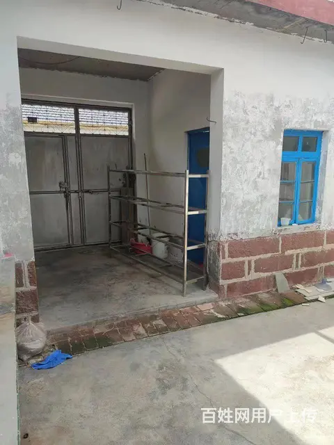 莒南五小西门3间平方整体出租靠大街方便离学校一墙之隔 - 图片 1