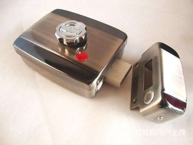 威海共达花园生活小区附近开锁公司不锈钢把手附近开锁公司电话地