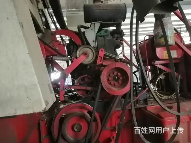 福田雷沃小麦收割机。 - 图片 2