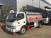 5吨油罐车东风多利卡    流动运油车