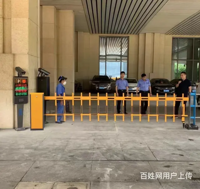 滨州小区起落杆门禁道闸系统停车场自动升降杆上门安装 - 图片 1