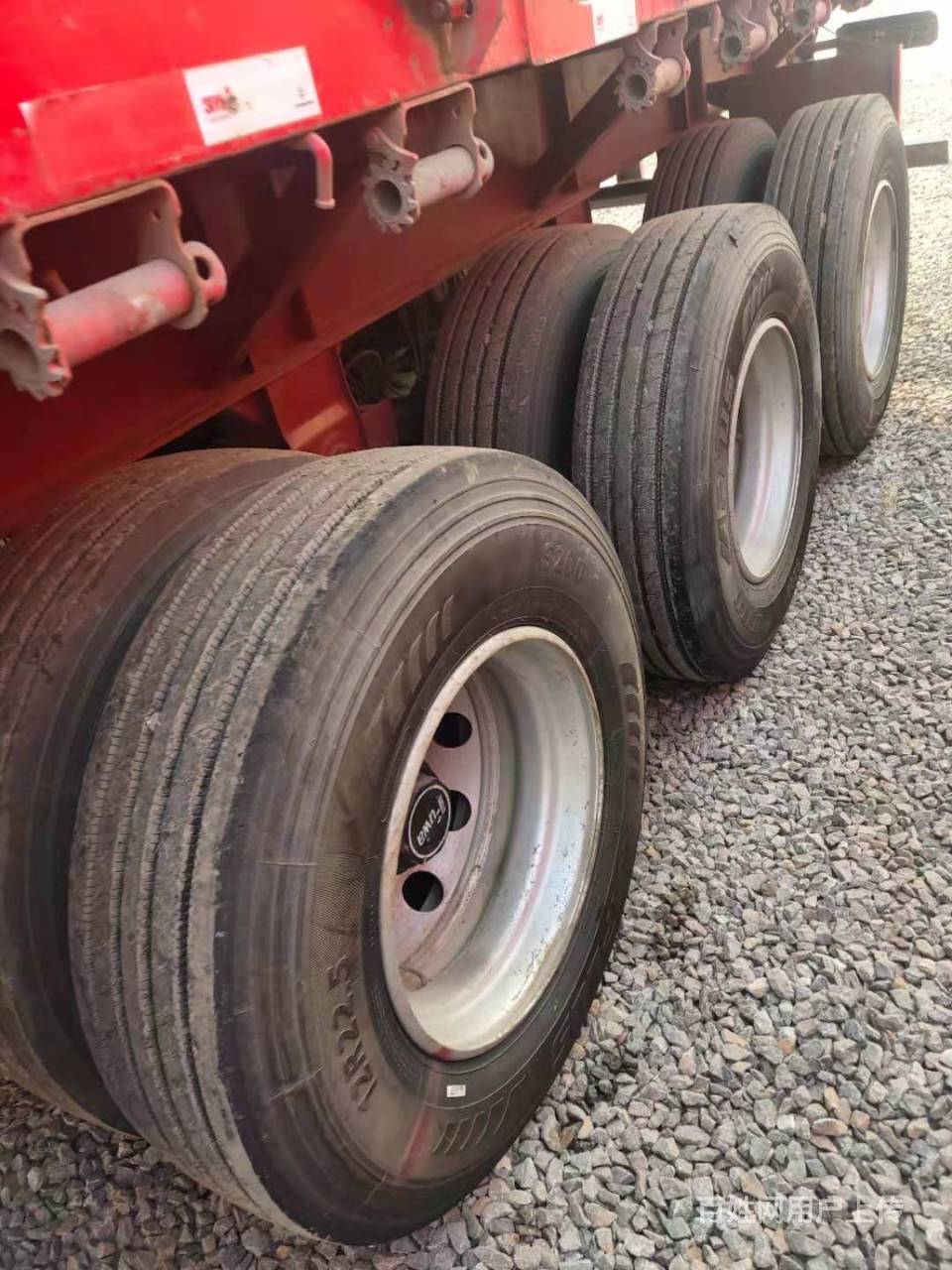 现车出售13米标箱侧翻半挂车 广东富华桥高60公分