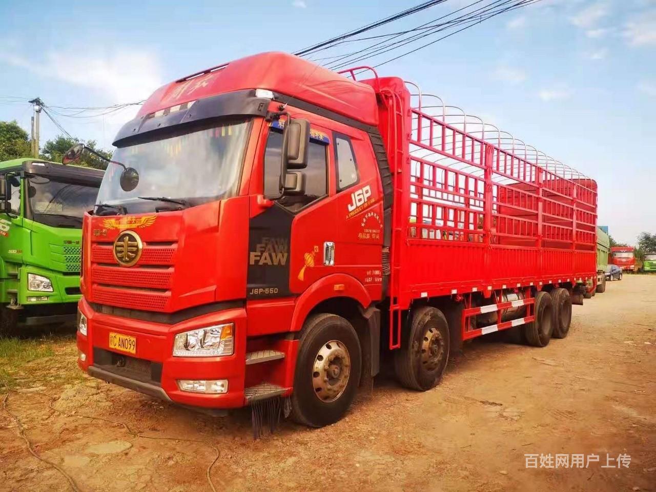 550马力解放j6p带9.6米高栏载货车,首付8万