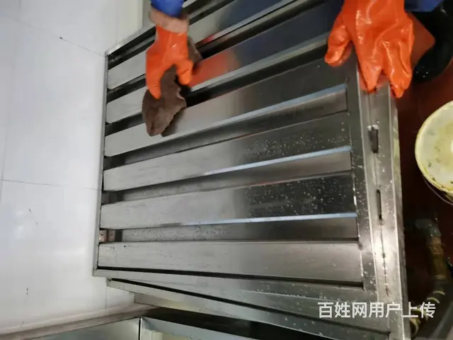 昆山市陆家学校食堂厨房油烟机清洗 油烟管道清洗 - 图片 1