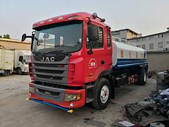出售各种品牌油罐车 厂家直销