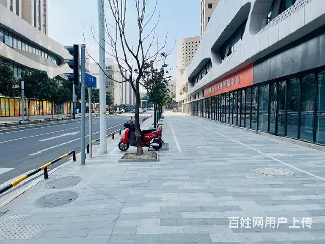急售南大街运河天地小区大门口 年租金11万沿街商铺 好停车 - 图片 1