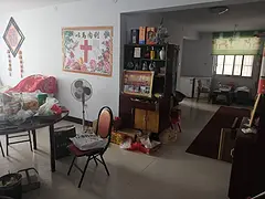 公园附近小区交警队北边临周商路