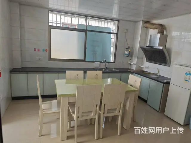 上高交通路三楼两室家具家电全配水电天然气独立急租5千5 - 图片 2
