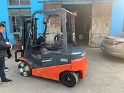 丰田2.5吨电动叉车，新款全交流二手叉车便宜处理