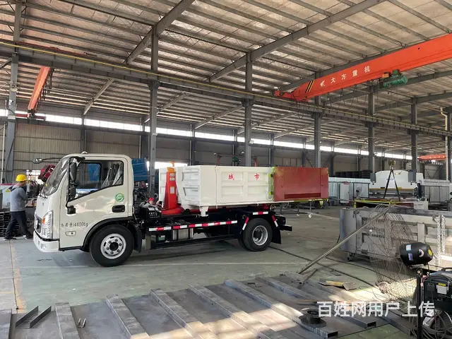 进地库地下室用大运勾臂车 7方蓝牌钩臂垃圾车包上牌 - 图片 12