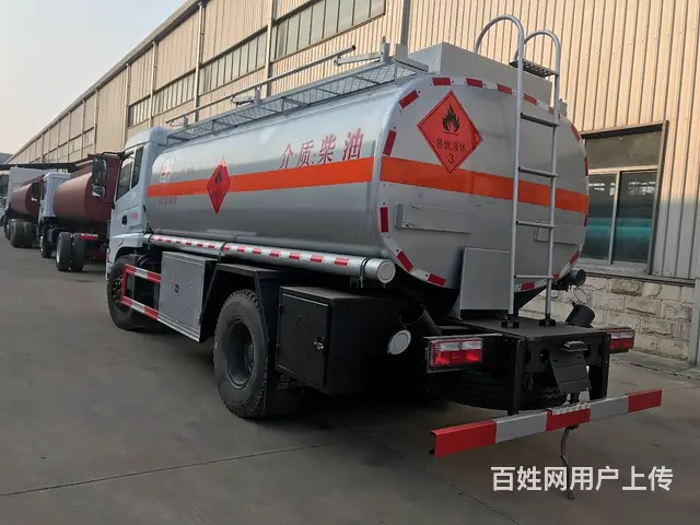 12吨东风天锦运油车12吨油罐车 - 图片 1