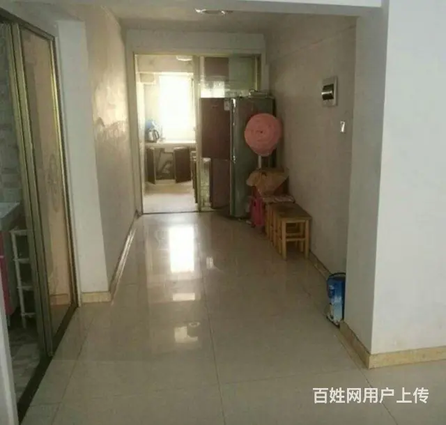 长江花园一楼小院一室一厅57平精装实图，床，洗衣机，冰箱，热 - 图片 3