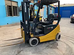 小松1.5吨电动叉车，四轮平衡重二手叉车低价出售