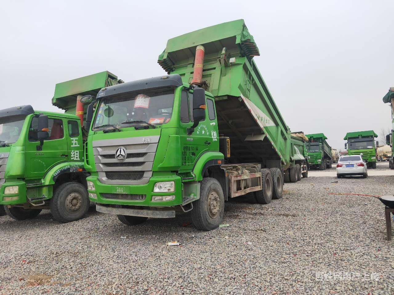 出售二手豪瀚渣土车 5.6米大箱 后八轮340马力