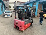 力至优三支点电动叉车，小体积仓储1.8吨二手叉车